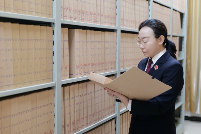 苗红梅：在档案里“咬文嚼字”